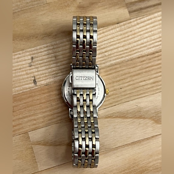 Citizen Accessories Citizen Quartz Ladies Watch Crystals Mother Of Pearl Dial Two Tone Date